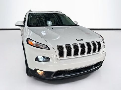 Used 2017 Jeep Cherokee Limited AWD/4WD image 3
