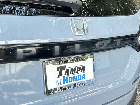 Used 2023 Honda Pilot Touring image 8