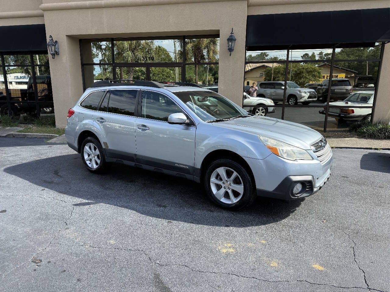 Used 2014 Subaru Outback 2.5i Premium w/ Moonroof Package AWD/4WD image 2