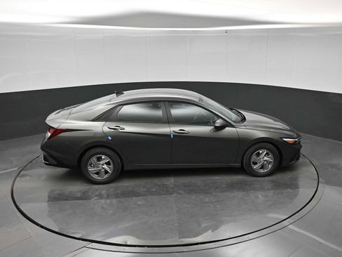New 2026 Hyundai Elantra SE FWD image 31