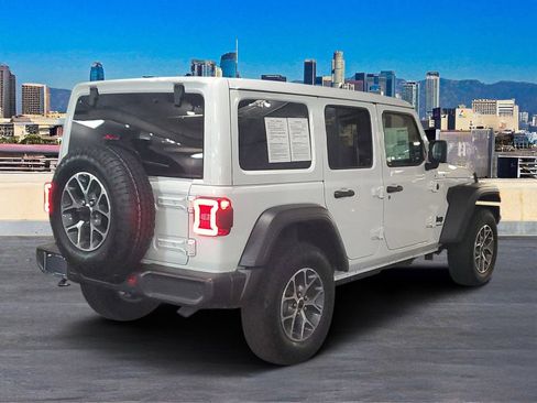 Used 2025 Jeep Wrangler Unlimited Sport AWD/4WD image 4