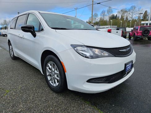 New 2026 Chrysler Voyager LX FWD image 7