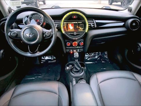 Used 2019 MINI Cooper 4-Door Hardtop w/ Premium Package image 15