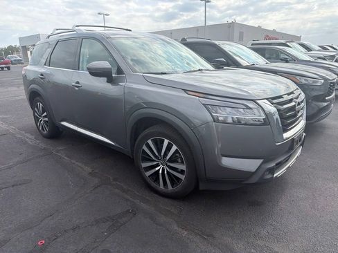 Used 2023 Nissan Pathfinder Platinum AWD/4WD image 2