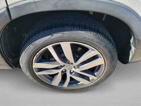 Used 2018 Honda Pilot Touring image 12