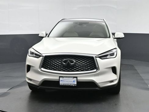 Used 2019 INFINITI QX50 Luxe w/ Navigation Package FWD image 2