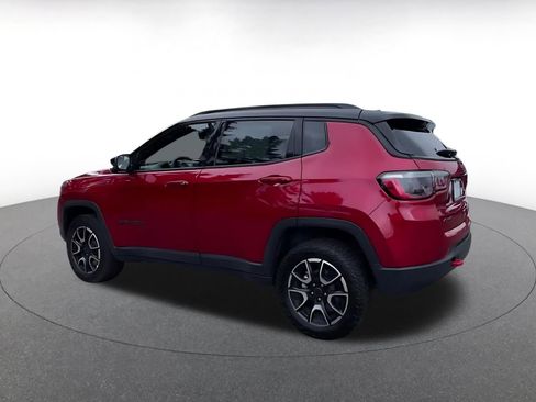 Used 2025 Jeep Compass Trailhawk AWD/4WD image 9