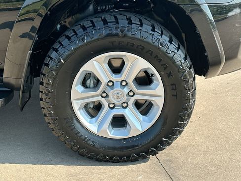 Used 2022 Toyota 4Runner SR5 Premium image 10