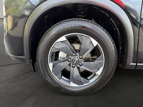 Used 2025 Nissan Rogue SV AWD/4WD image 9