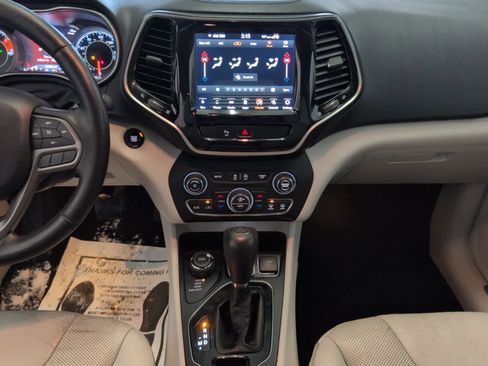 Used 2020 Jeep Cherokee Limited AWD/4WD image 2