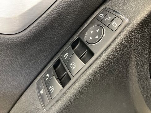 Used 2008 Mercedes-Benz C 300 Sedan image 15