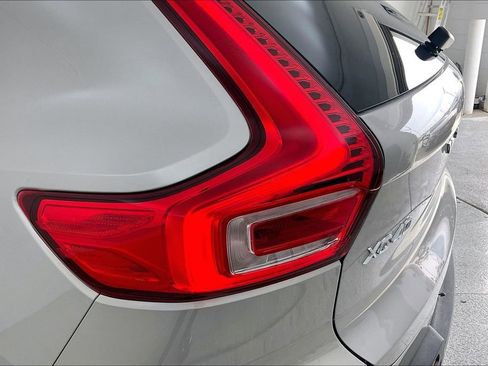 Certified 2025 Volvo XC40 B5 Plus image 41