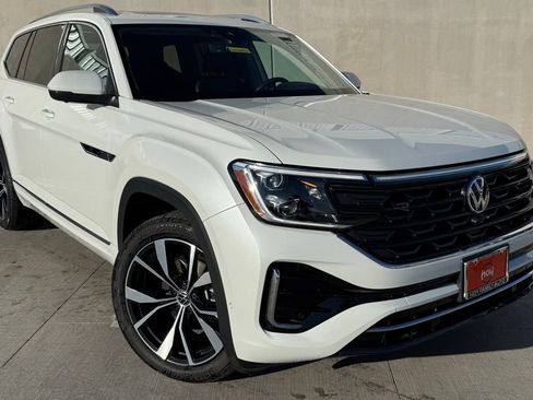 Certified 2025 Volkswagen Atlas SEL Premium R-Line image 1