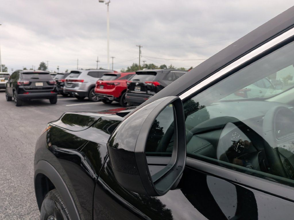 Used 2026 Nissan Rogue SV AWD/4WD image 39