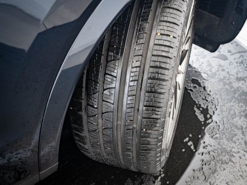 Used 2023 Porsche Cayenne Platinum Edition image 39