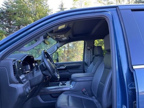 Used 2025 Chevrolet Silverado 2500 LTZ w/ LTZ Premium Package AWD/4WD image 5