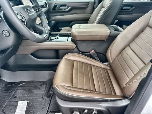 New 2026 GMC Yukon XL Denali Ultimate w/ LPO, Floor Liner Package AWD/4WD image 24