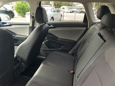Used 2024 Volkswagen Taos SE image 28