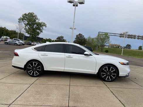 Used 2023 Honda Accord Touring image 13