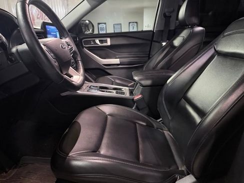 Used 2021 Ford Explorer XLT w/ Equipment Group 202A RWD image 13