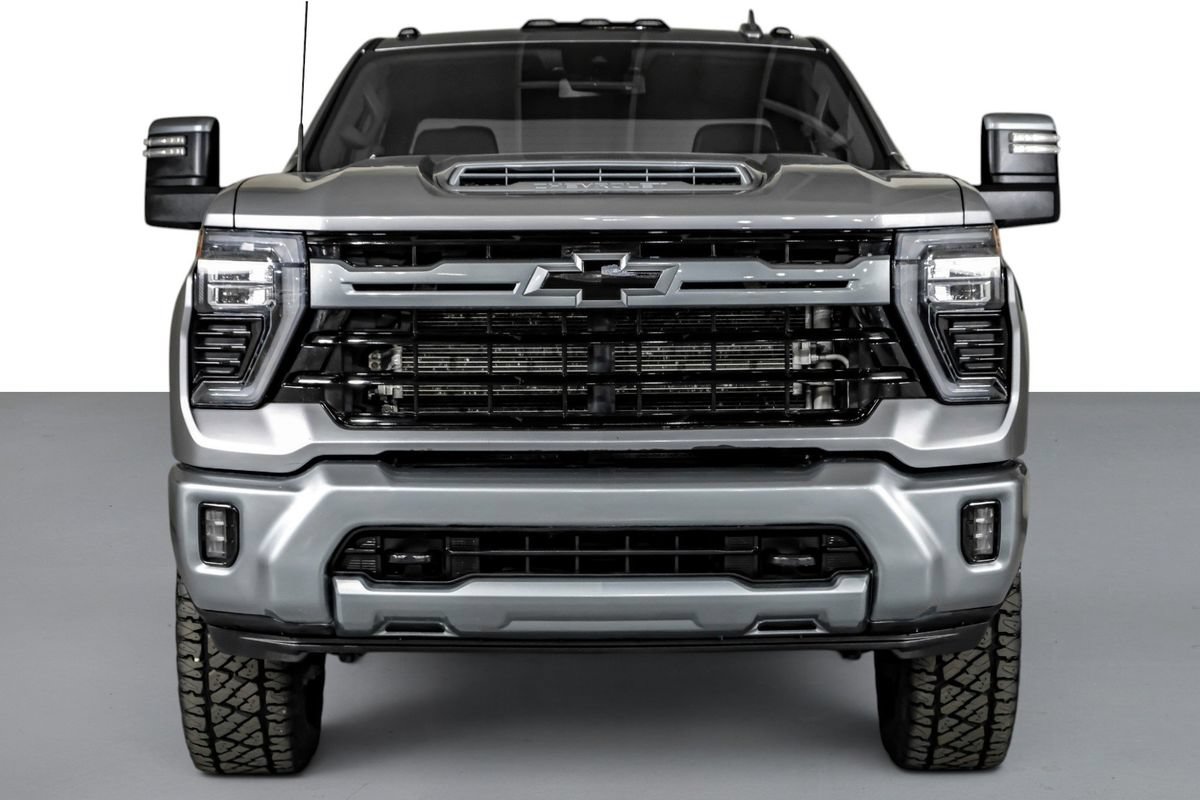 Used 2025 Chevrolet Silverado 3500 LTZ w/ LTZ Convenience Package AWD/4WD image 3