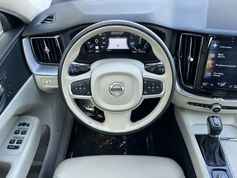 Used 2020 Volvo XC60 T5 Momentum w/ Protection Package Premier image 14