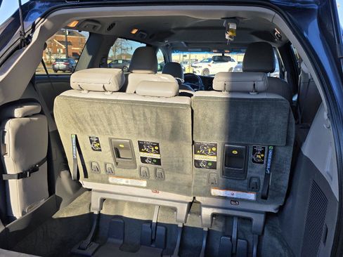 Used 2017 Toyota Sienna Limited image 33