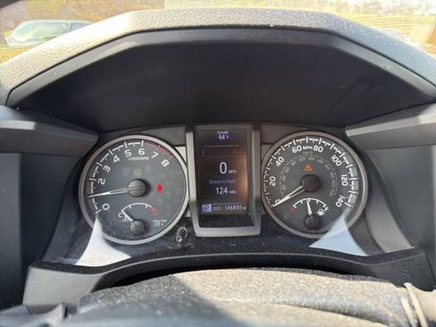 Used 2018 Toyota Tacoma TRD Off-Road image 17