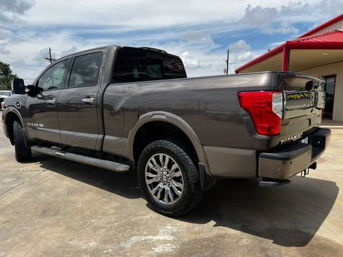 Used 2018 Nissan Titan Platinum Reserve w/ Platinum Utility Package AWD/4WD image 4