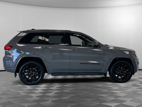 Used 2022 Jeep Grand Cherokee Laredo X AWD/4WD image 9