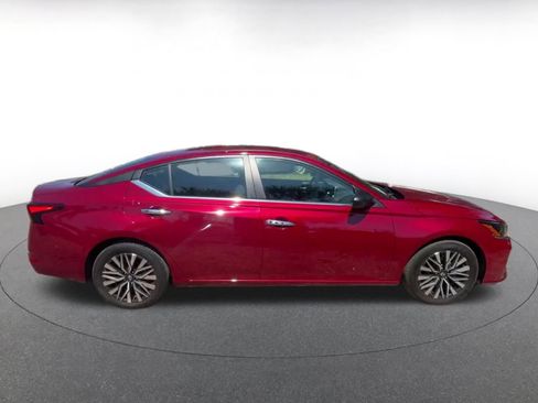 Used 2025 Nissan Altima 2.5 SV FWD image 16