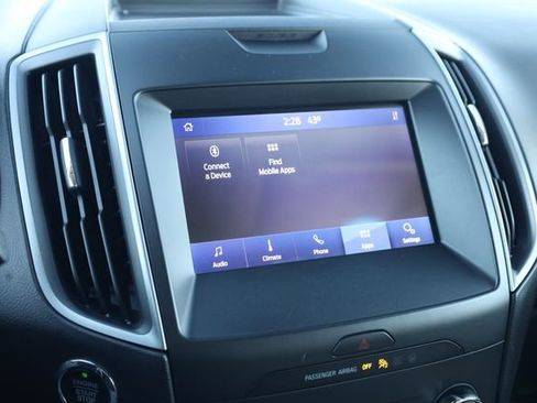 Used 2020 Ford Edge SE image 19