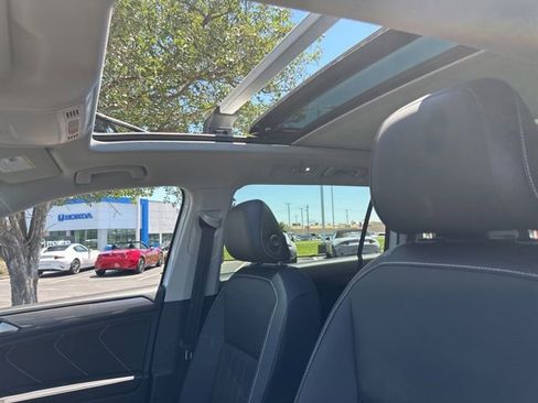 Used 2024 Volkswagen Tiguan SE AWD/4WD image 18