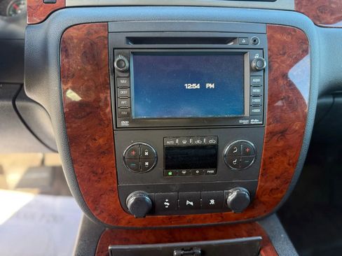 Used 2011 Chevrolet Avalanche LTZ image 24