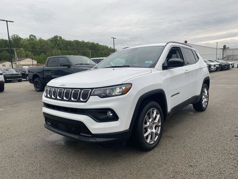Used 2022 Jeep Compass Latitude AWD/4WD image 5