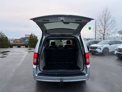 Used 2010 Chrysler Town & Country Touring Plus w/ Premium Group image 5