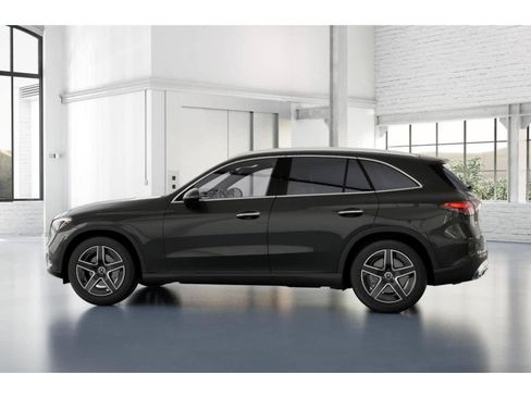 Used 2026 Mercedes-Benz GLC 300 4MATIC image 32