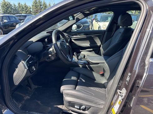 Used 2022 BMW 530i xDrive w/ Premium Package image 10