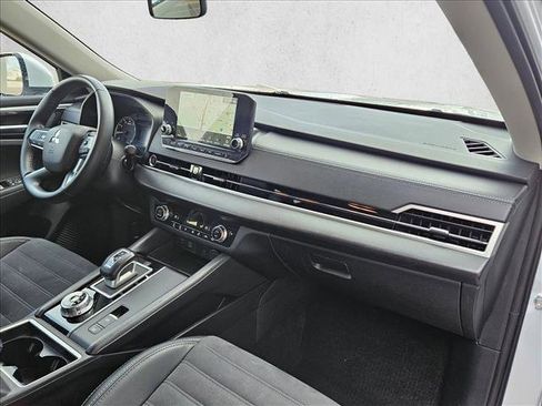 Used 2024 Mitsubishi Outlander SE image 24