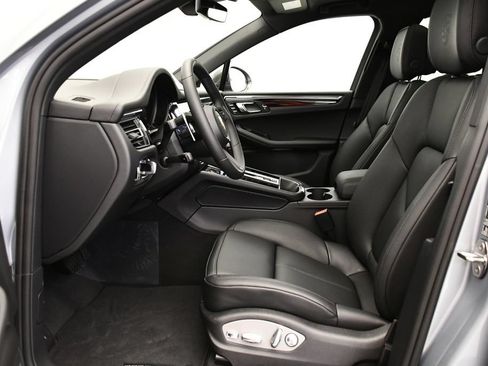 Certified 2026 Porsche Macan Turbo AWD/4WD image 41