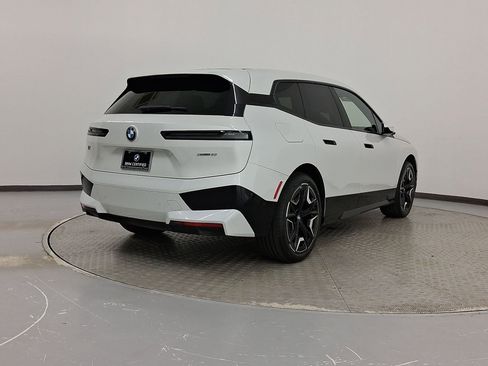 Used 2023 BMW iX xDrive50 w/ Sport Package image 9