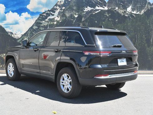 Used 2023 Jeep Grand Cherokee Laredo AWD/4WD image 9