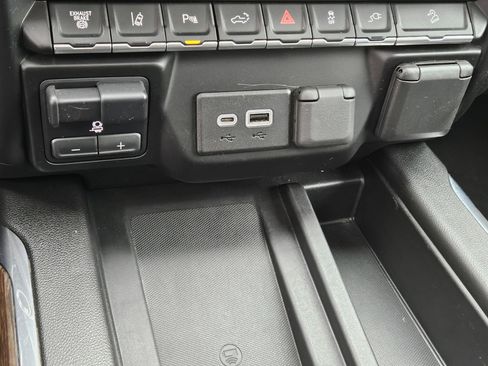 Used 2023 Chevrolet Silverado 2500 High Country w/ Z71 Off-Road Package image 26