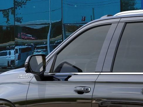 New 2026 Chevrolet Suburban High Country AWD/4WD image 12