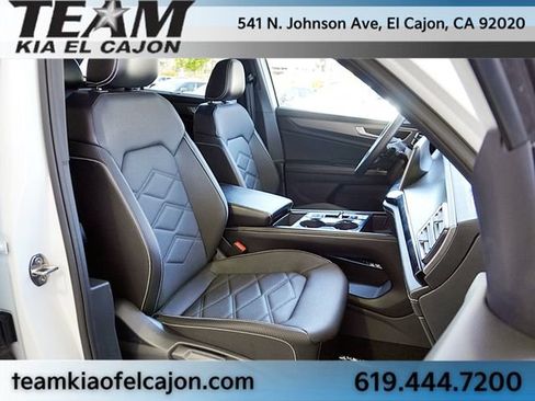 Used 2024 Volkswagen Atlas Cross Sport SE FWD image 12