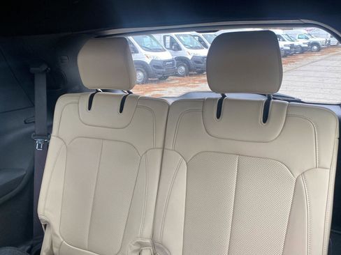 Used 2023 Jeep Grand Cherokee L Limited w/ Luxury Tech Group II image 11