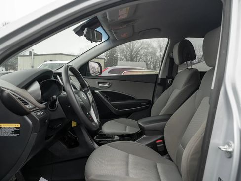 Used 2017 Hyundai Santa Fe SE image 7