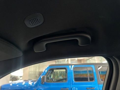 Used 2023 Jeep Grand Cherokee L Laredo image 35