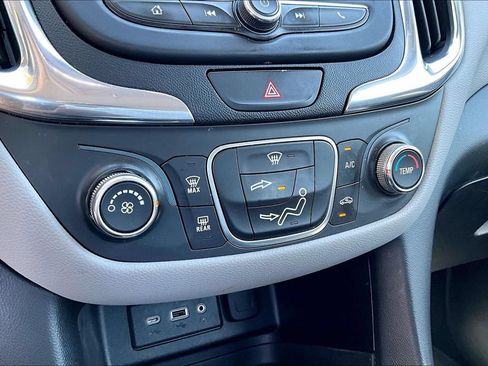 Used 2020 Chevrolet Equinox LS FWD image 21