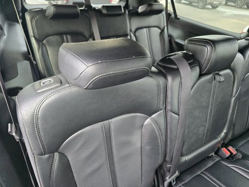 Used 2024 Jeep Wagoneer L Series II w/ Flexible Seating Group image 12